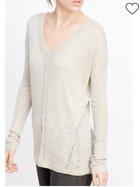 Vince Linen Blend Beige V-Neck Sweater Minimalist Elevated Basics size S